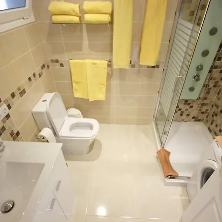 Apartment In Beachfront Complex In El Duque Area, Costa Adeje (Tenerife)