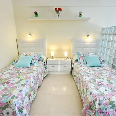 In Beachfront Complex In El Duque Area, 阿德耶