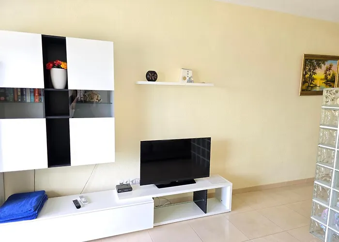 In Beachfront Complex In El Duque Area, Daire